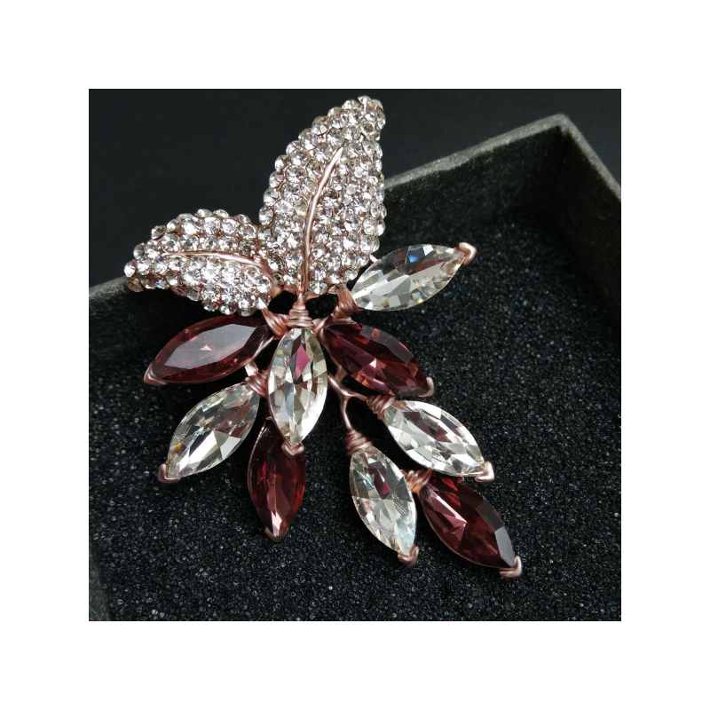 Women's brooch Lynx